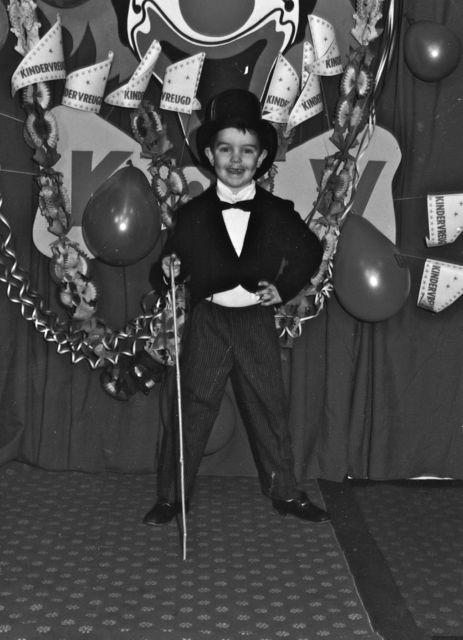 Omdat geen andere kinderen kwamen opdagen won Seppe moeiteloos de wedstrijd 'imitatie Charlie Chaplin'.  Met vier op tien punten...